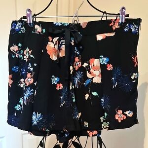 Floral‎ Shorts